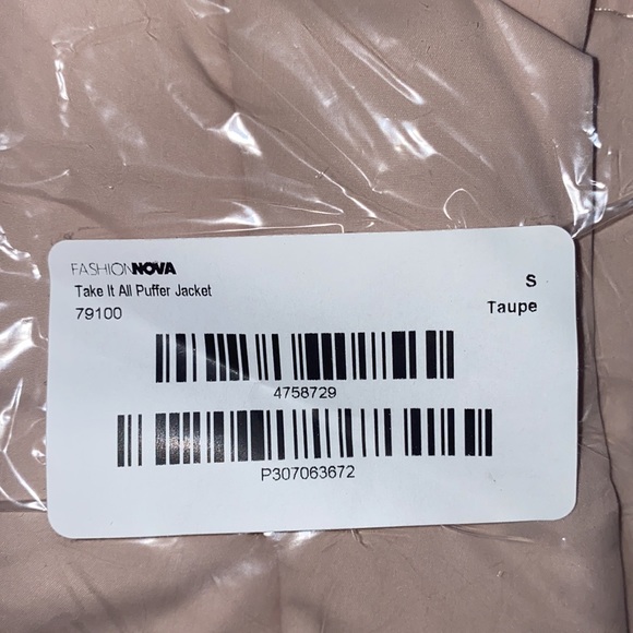 NWT Fashion Nova Take It All Puffer Jacket - Picture 9 of 10